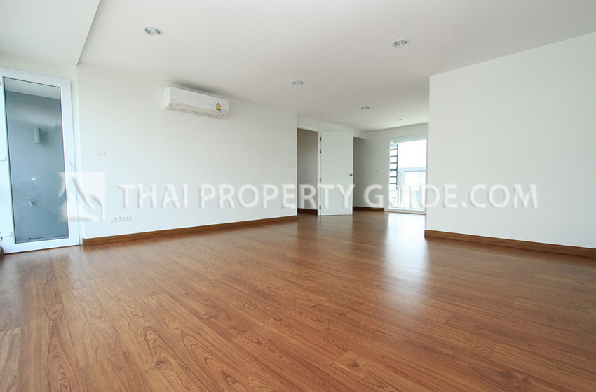 Townhouse in Lat Phrao 